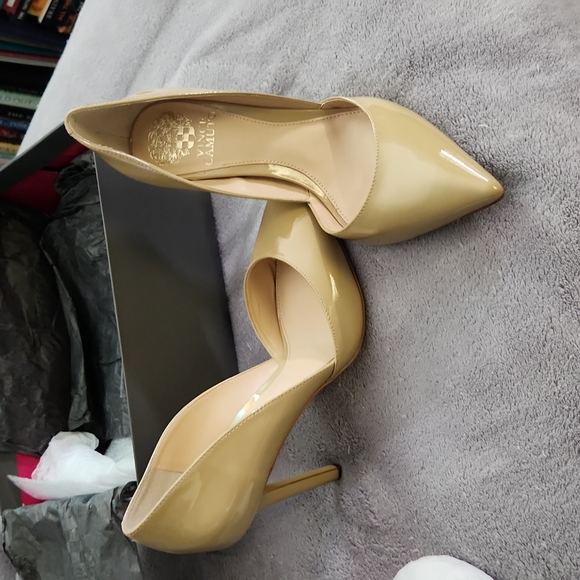 Nude leather Vince Camuto high heels - Picture 3 of 3